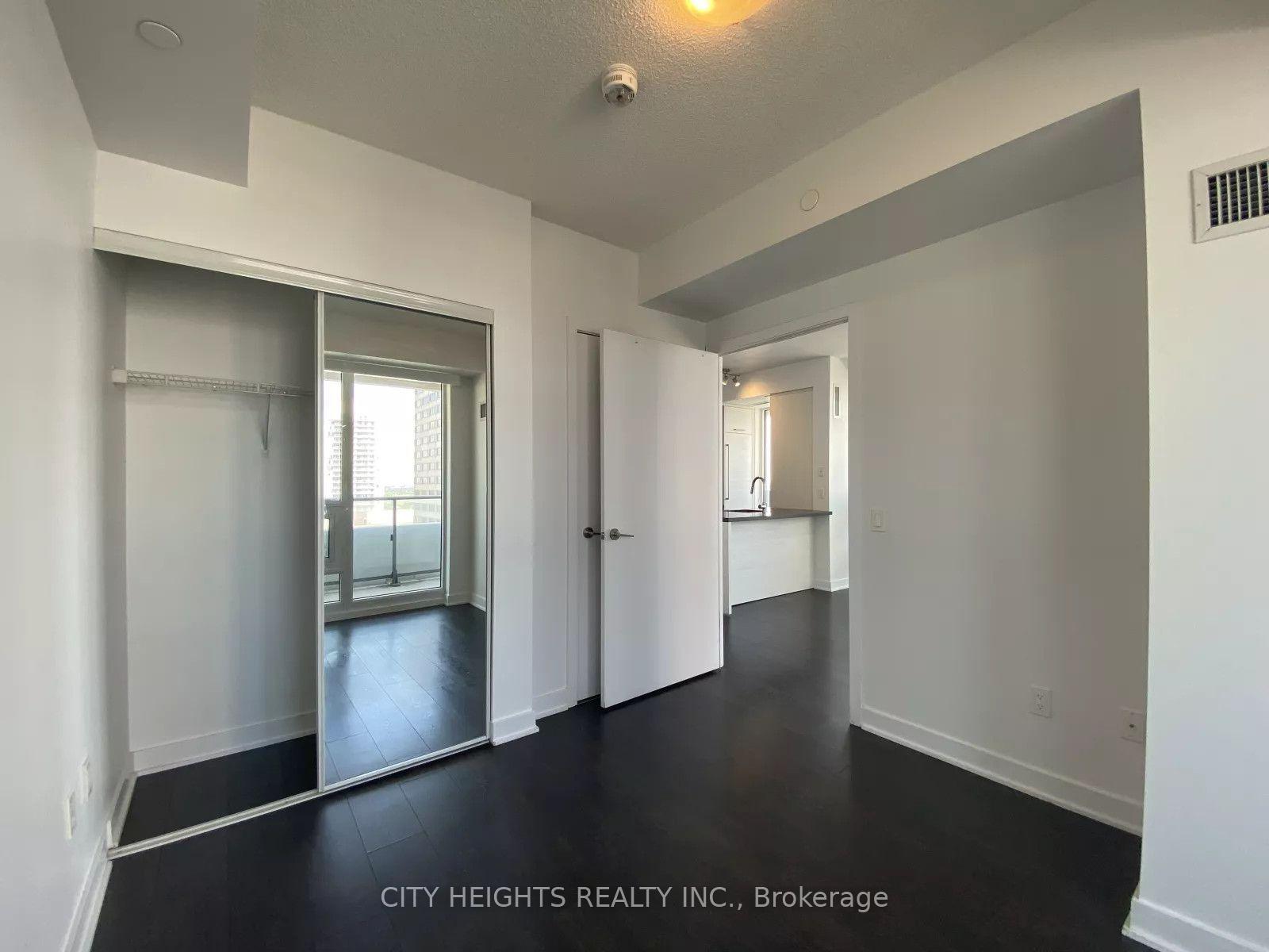 Photo 6 of Unit 2209, 2221 Yonge Street, Toronto, Mount Pleasant West — HOMEH