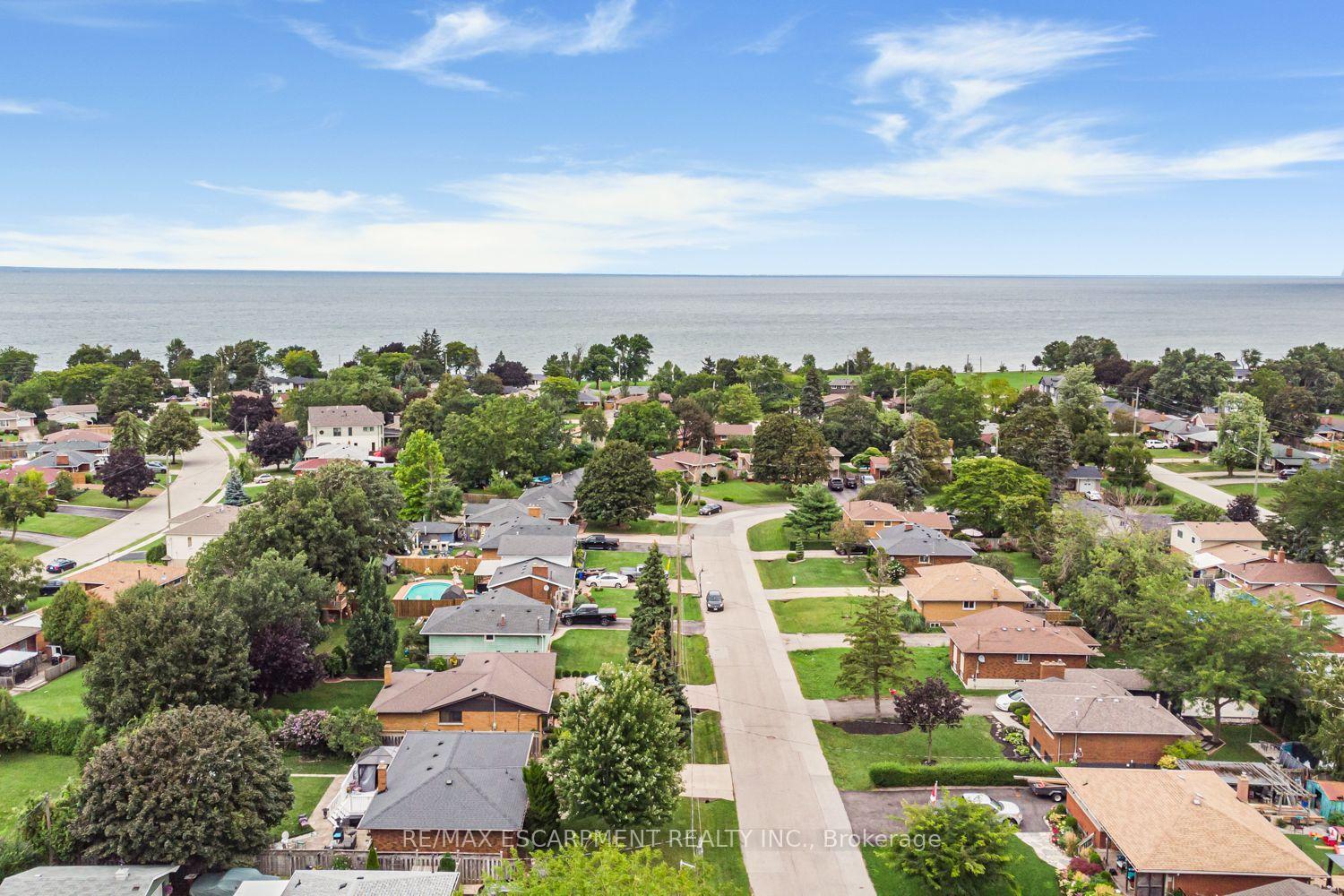 Photo 2 of 37 Lorne Avenue, Grimsby, Grimsby Beach — HOMEH
