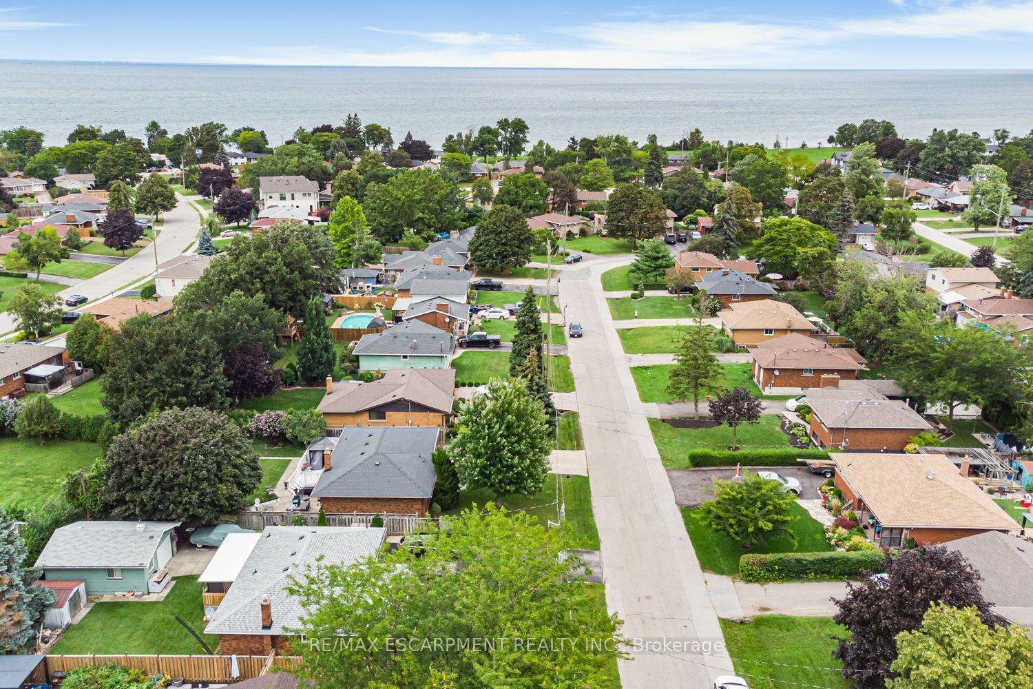 Photo 3 of 37 Lorne Avenue, Grimsby, Grimsby Beach — HOMEH