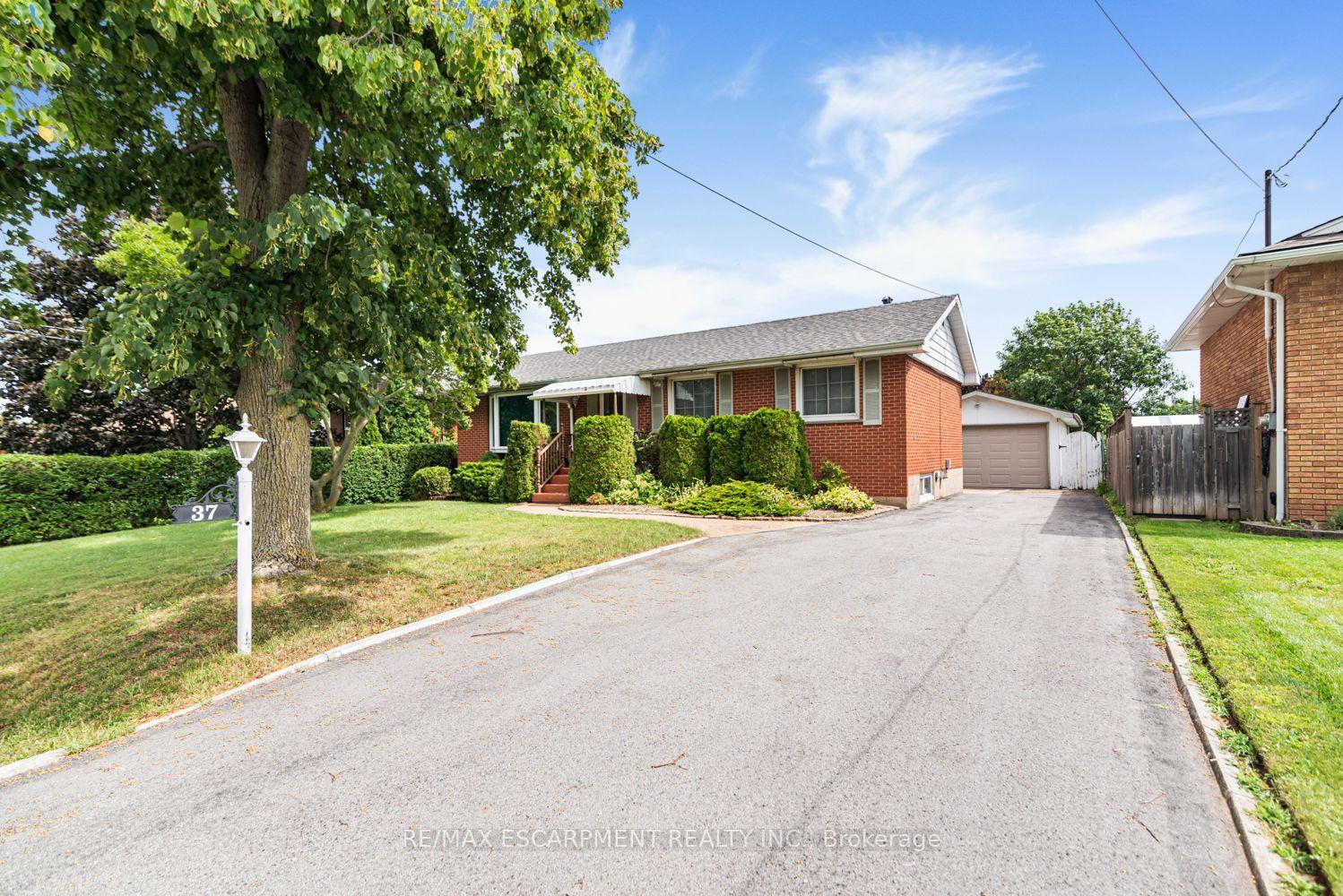 Photo 4 of 37 Lorne Avenue, Grimsby, Grimsby Beach — HOMEH