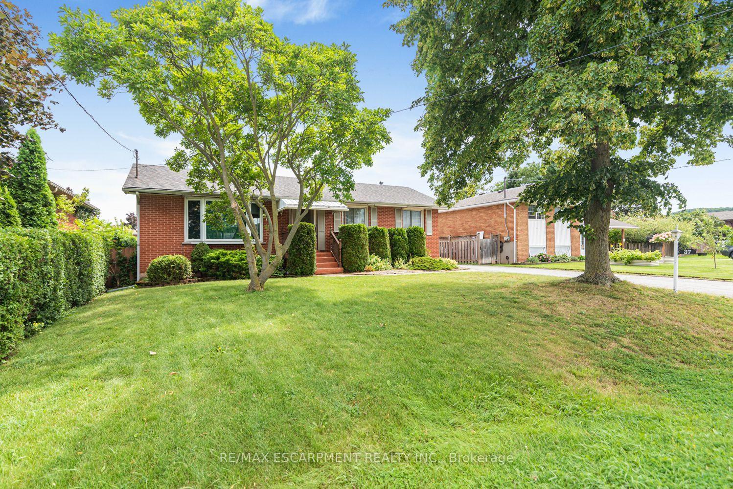 Photo 5 of 37 Lorne Avenue, Grimsby, Grimsby Beach — HOMEH