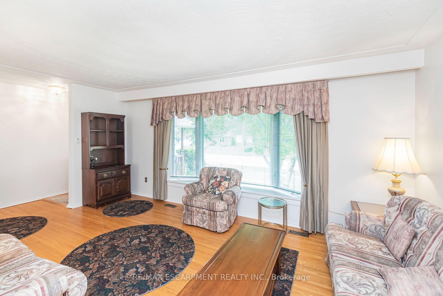 Photo 8 of 37 Lorne Avenue, Grimsby, Grimsby Beach — HOMEH