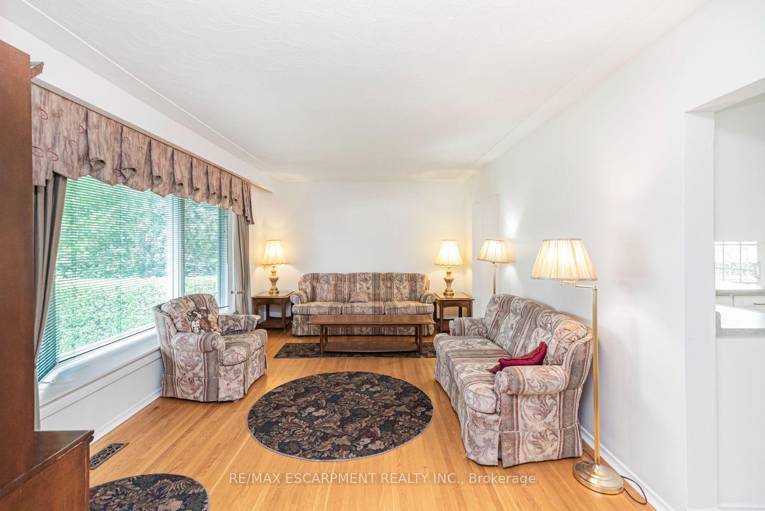 Photo 9 of 37 Lorne Avenue, Grimsby, Grimsby Beach — HOMEH