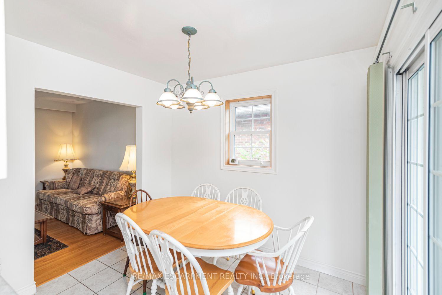 Photo 11 of 37 Lorne Avenue, Grimsby, Grimsby Beach — HOMEH