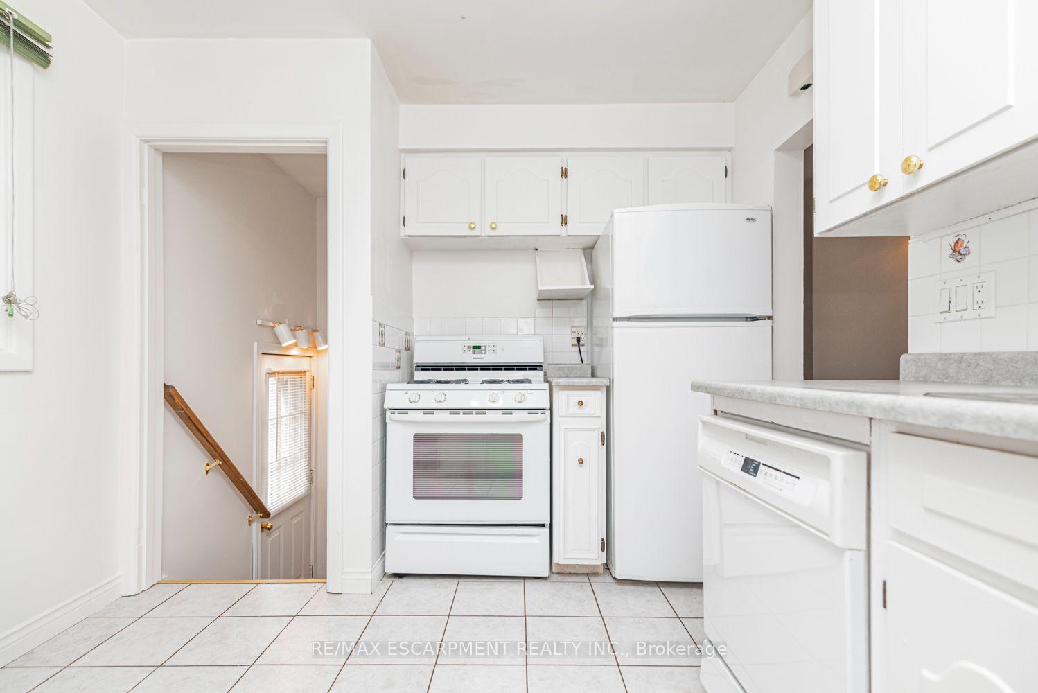 Photo 12 of 37 Lorne Avenue, Grimsby, Grimsby Beach — HOMEH