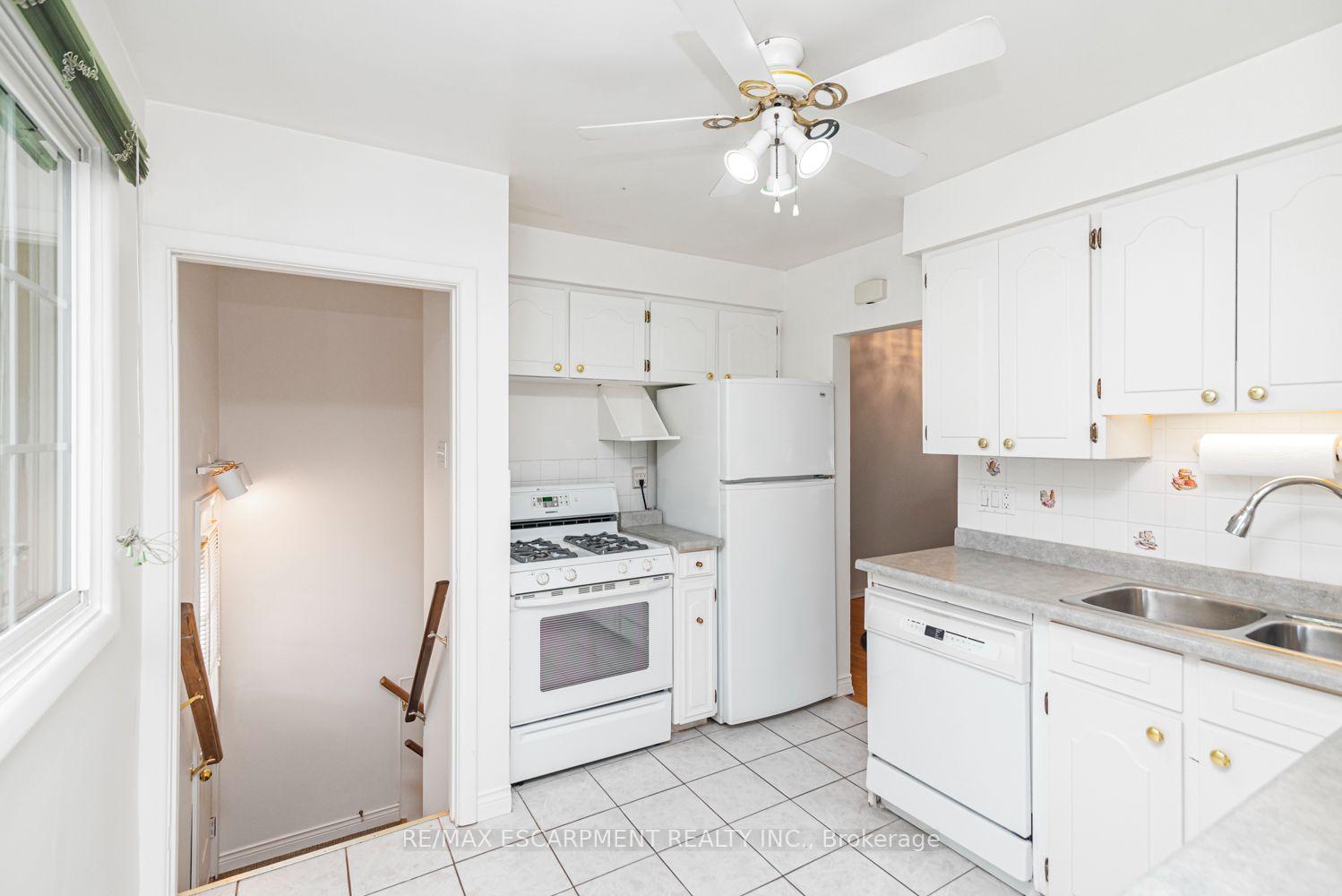 Photo 13 of 37 Lorne Avenue, Grimsby, Grimsby Beach — HOMEH