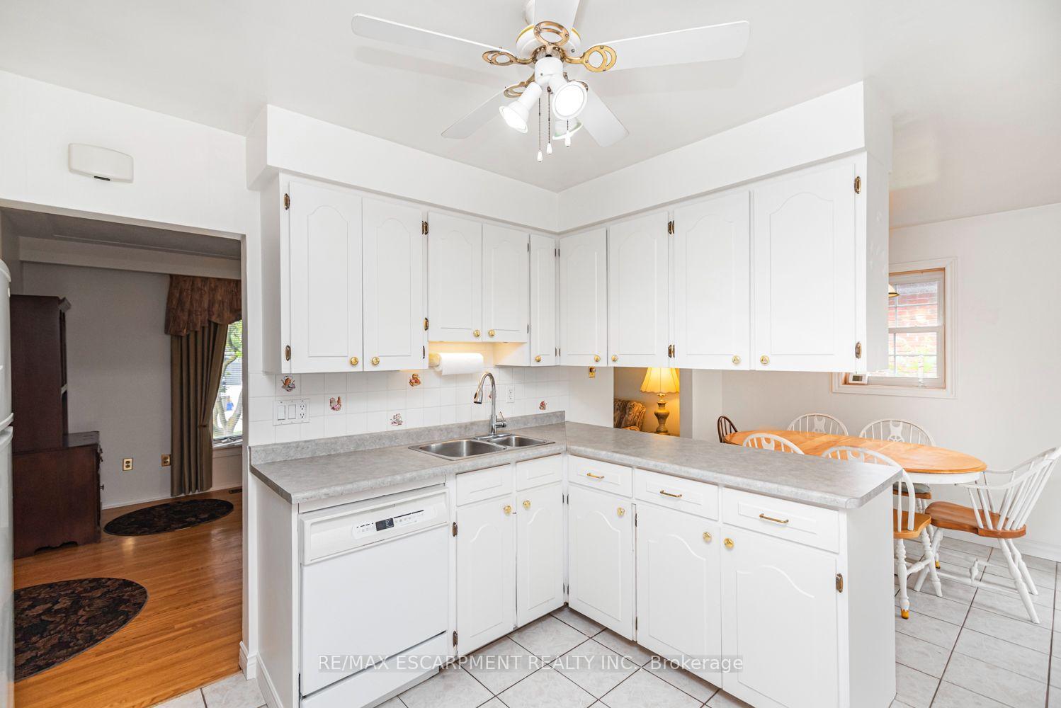 Photo 14 of 37 Lorne Avenue, Grimsby, Grimsby Beach — HOMEH
