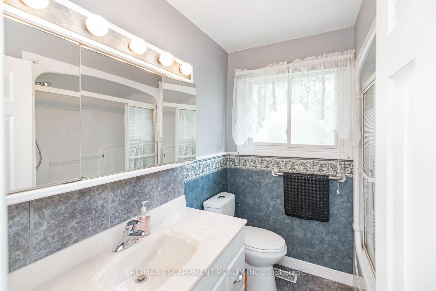Photo 21 of 37 Lorne Avenue, Grimsby, Grimsby Beach — HOMEH