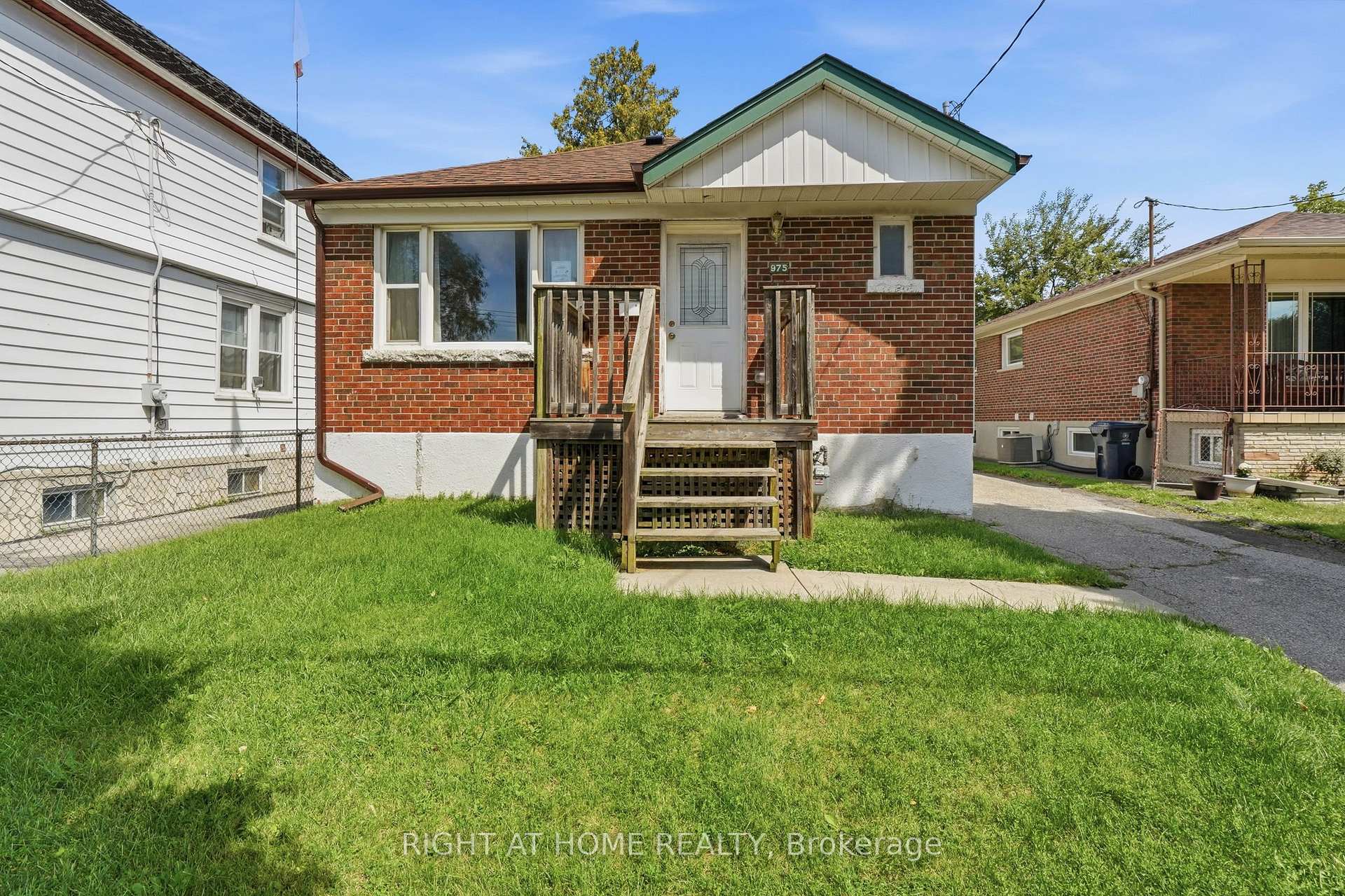 Front of 975 Victoria Park Avenue