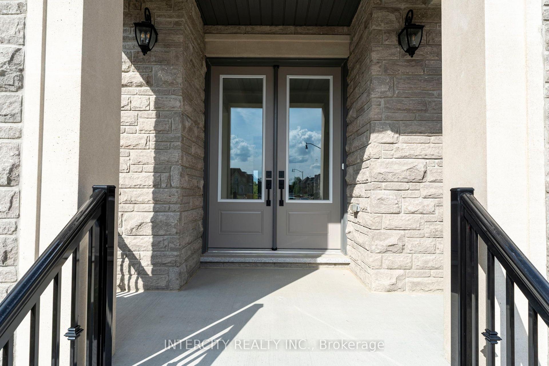Photo 4 of 20 Gold Bottom Crescent, Brampton, Toronto Gore Rural Estate — HOMEH