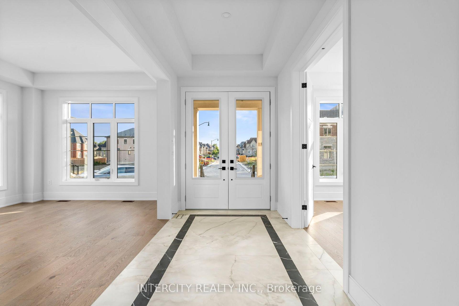 Photo 5 of 20 Gold Bottom Crescent, Brampton, Toronto Gore Rural Estate — HOMEH