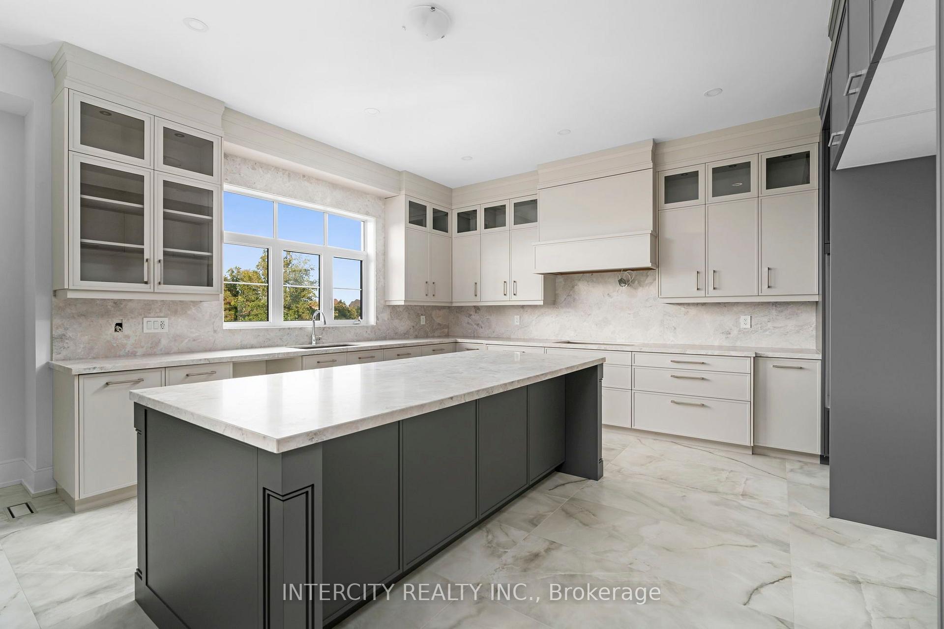 Photo 16 of 20 Gold Bottom Crescent, Brampton, Toronto Gore Rural Estate — HOMEH