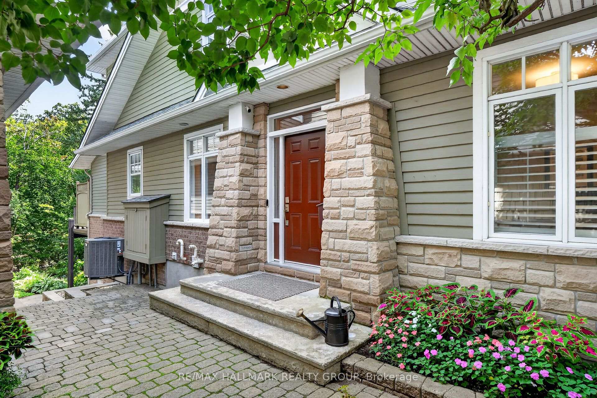 Photo 2 of 17 Creek's End Lane, Ottawa, Bayshore — HOMEH