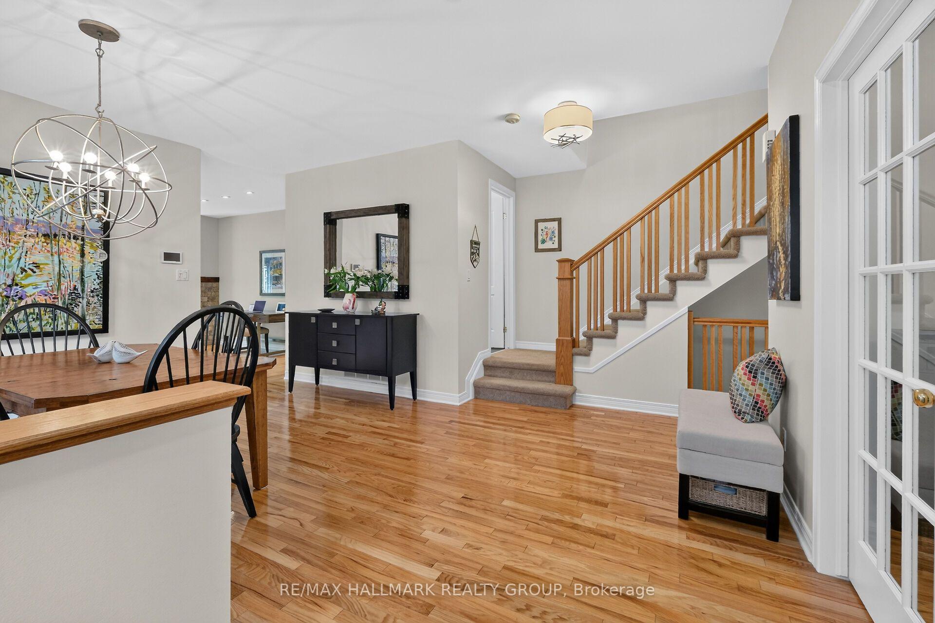Photo 3 of 17 Creek's End Lane, Ottawa, Bayshore — HOMEH