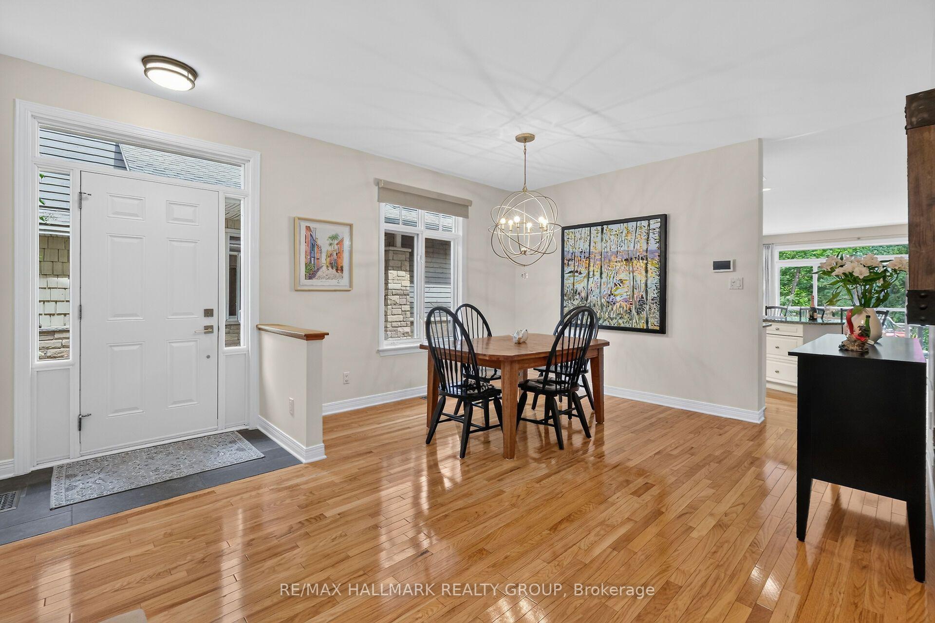 Photo 4 of 17 Creek's End Lane, Ottawa, Bayshore — HOMEH