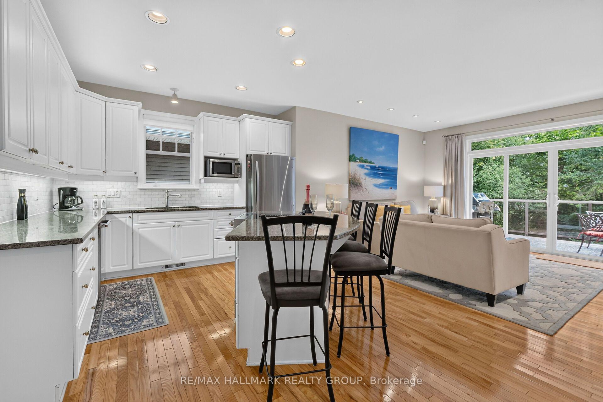 Photo 8 of 17 Creek's End Lane, Ottawa, Bayshore — HOMEH