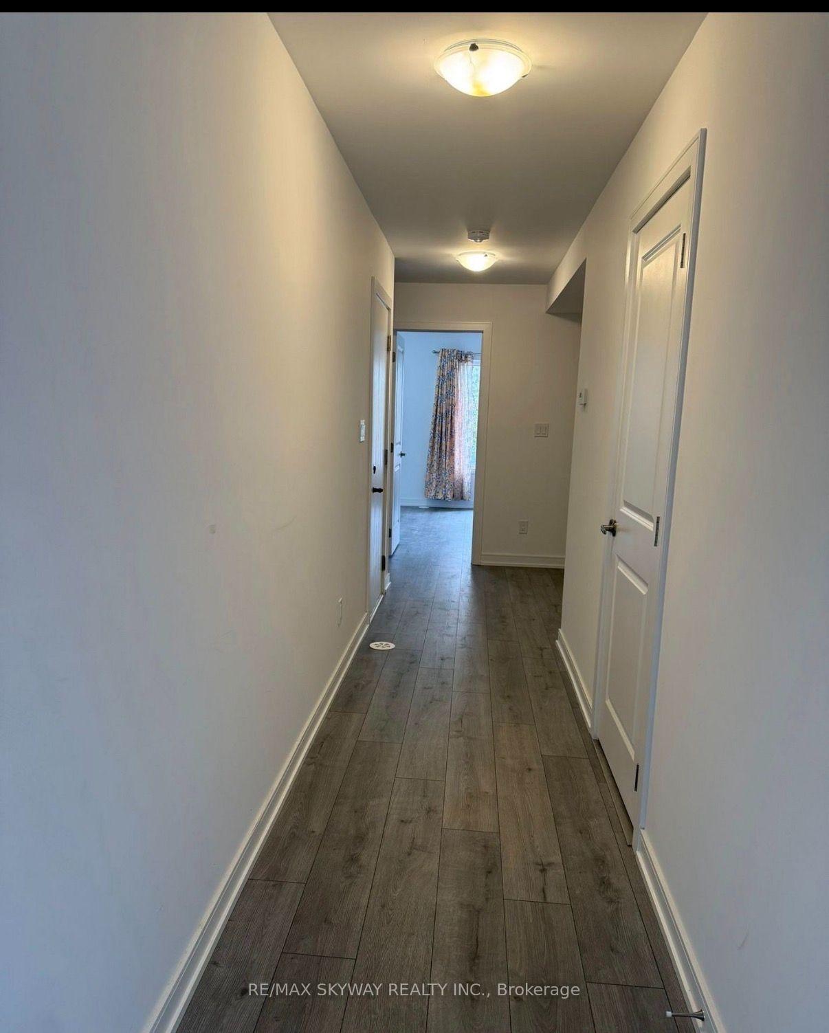 Photo 12 of 10 Blue Forest Crescent, Barrie, Innis-Shore — HOMEH