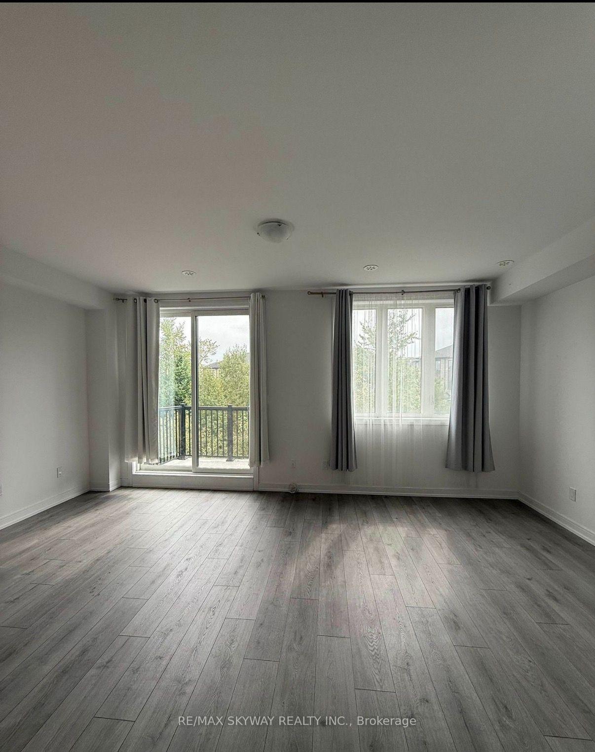 Photo 14 of 10 Blue Forest Crescent, Barrie, Innis-Shore — HOMEH