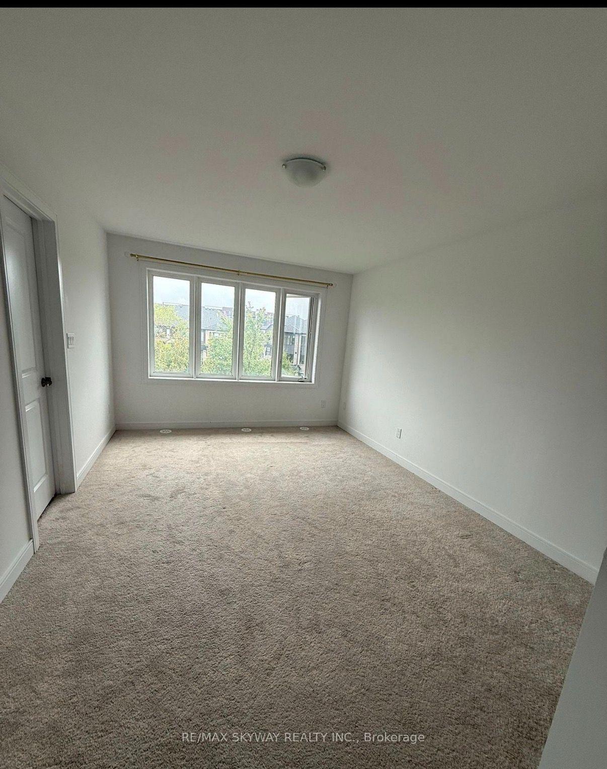 Photo 15 of 10 Blue Forest Crescent, Barrie, Innis-Shore — HOMEH