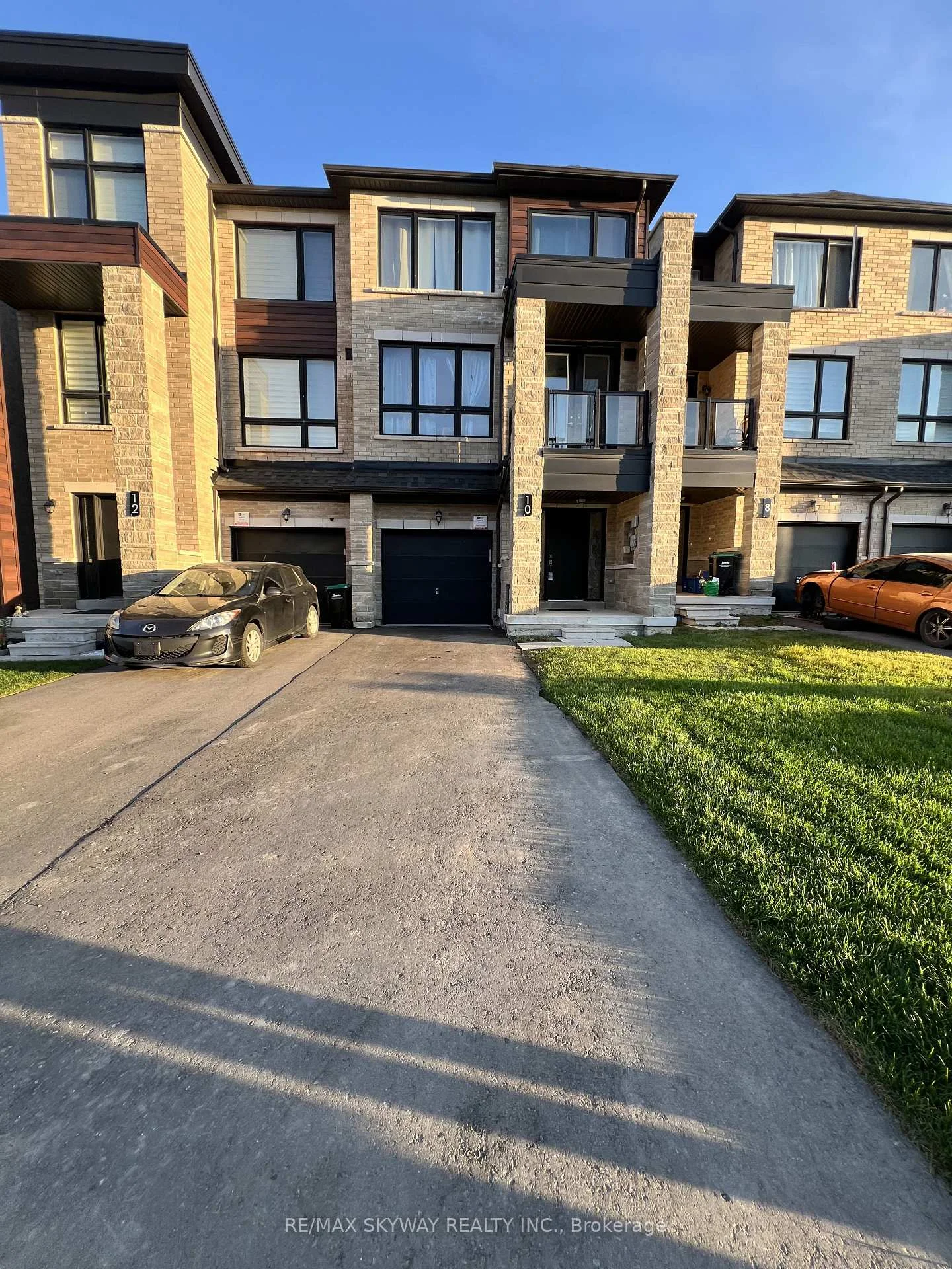 Photo 1 of 10 Blue Forest Crescent, Barrie, Innis-Shore — HOMEH