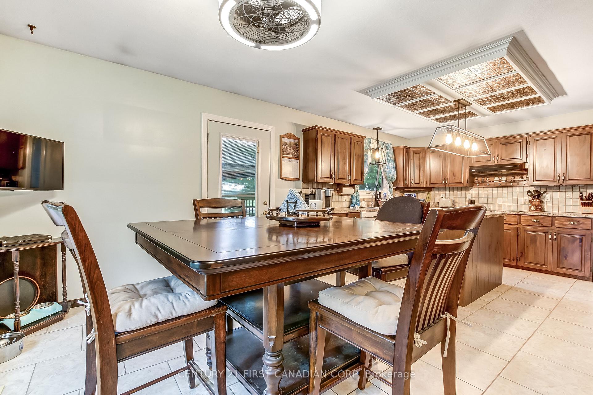 Photo 6 of 6892 Century Drive, Strathroy-Caradoc, Rural Strathroy-Caradoc — HOMEH