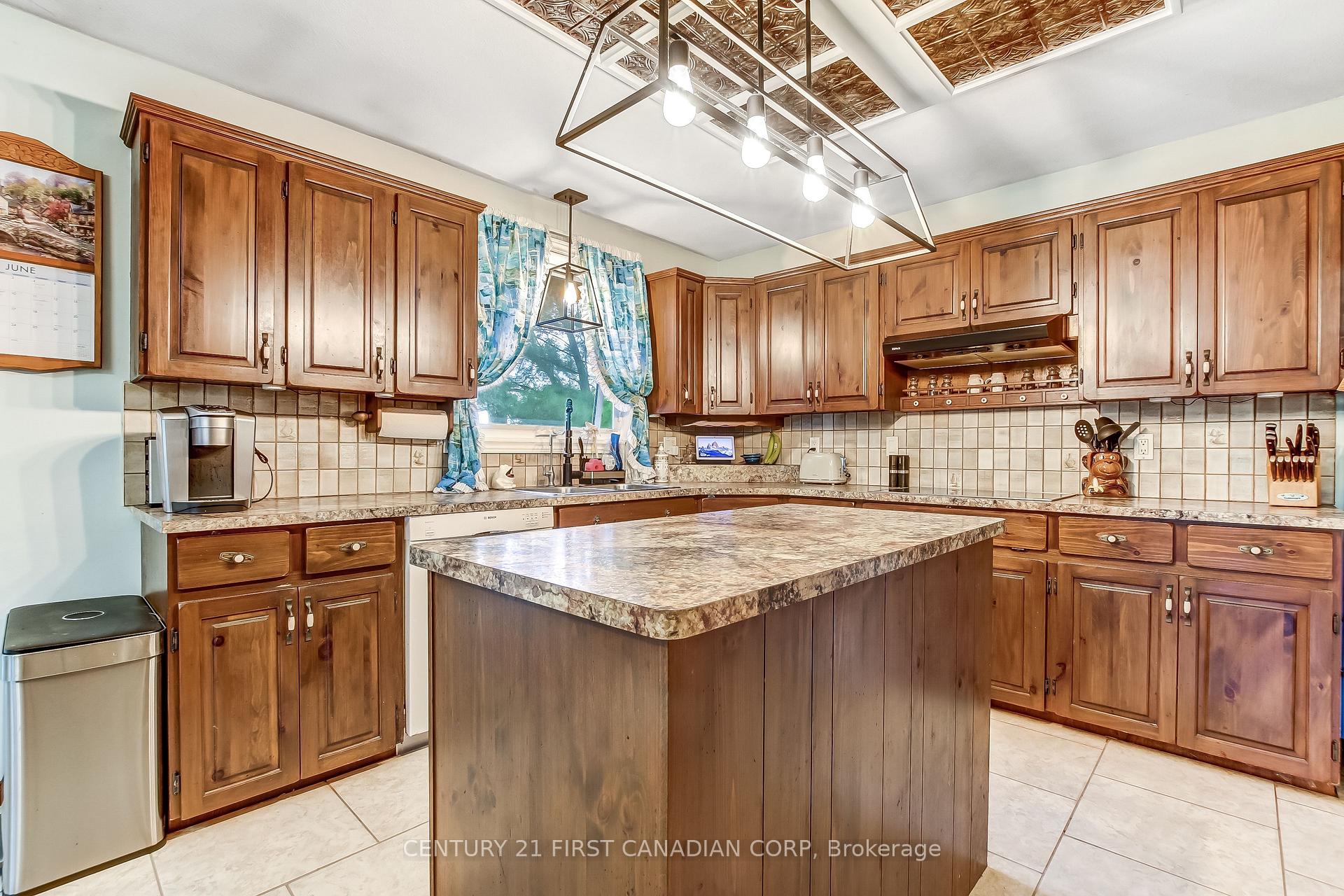 Photo 7 of 6892 Century Drive, Strathroy-Caradoc, Rural Strathroy-Caradoc — HOMEH