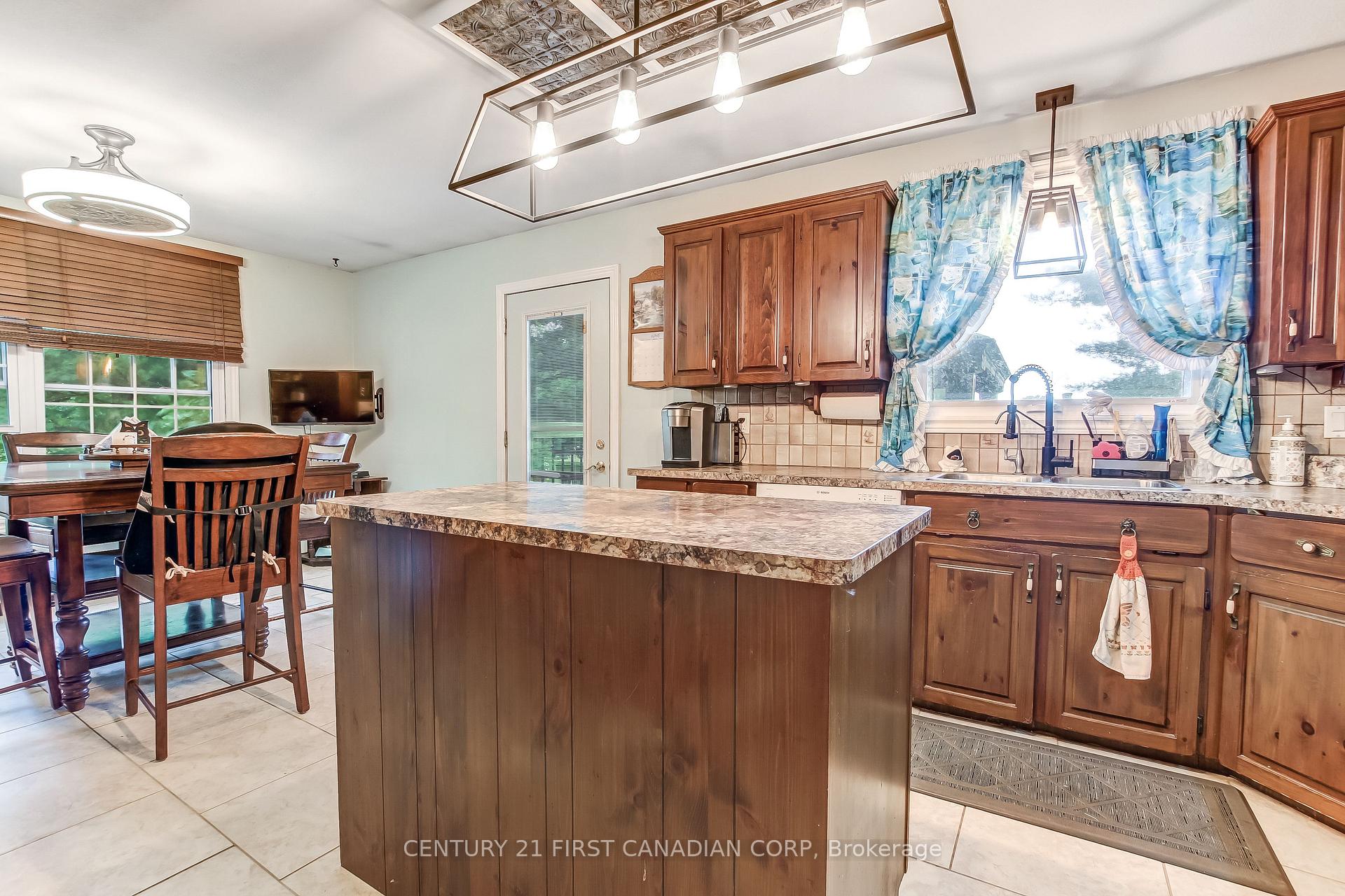 Photo 9 of 6892 Century Drive, Strathroy-Caradoc, Rural Strathroy-Caradoc — HOMEH