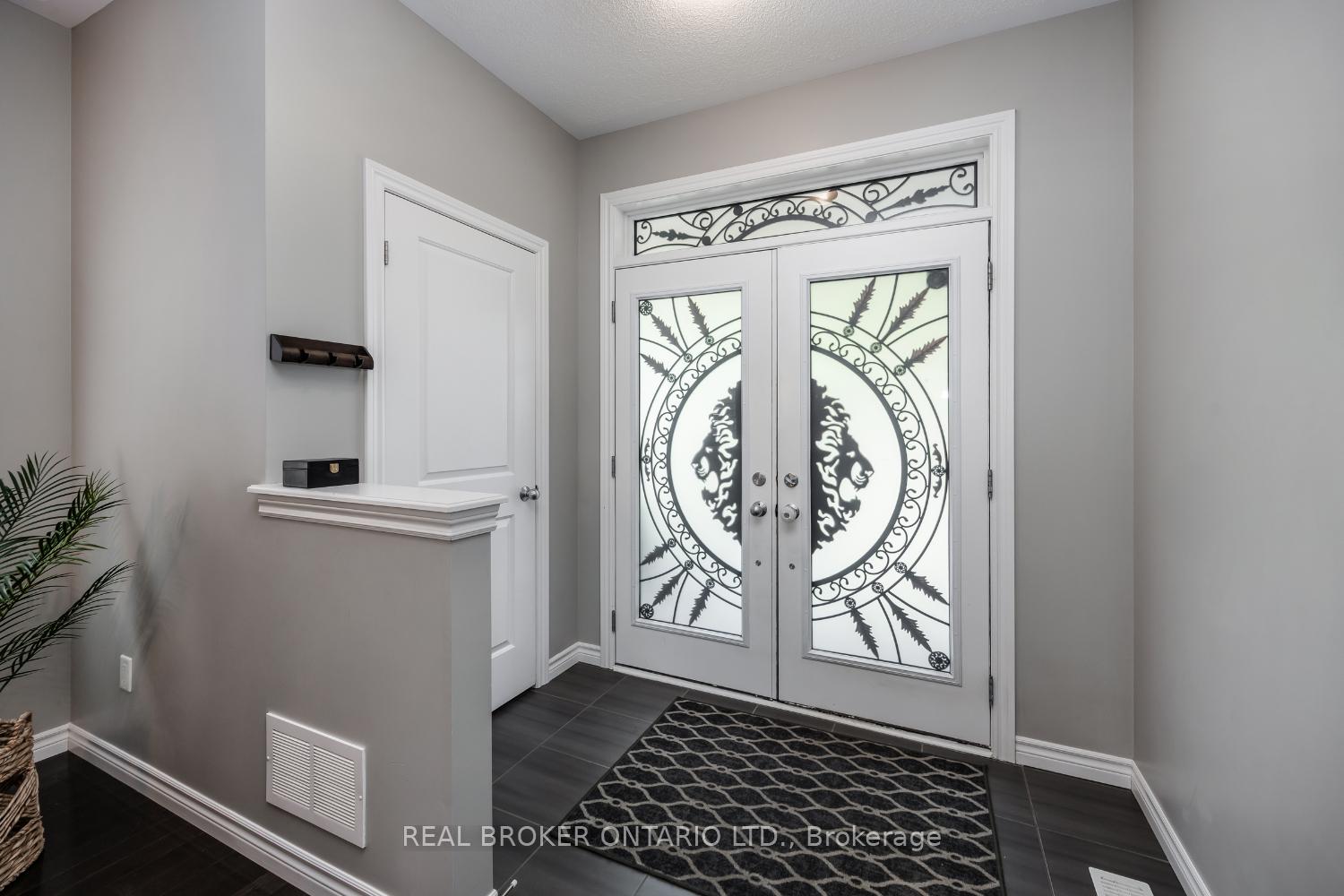 Photo 5 of 94 Sumersford Drive, Clarington, Bowmanville — HOMEH