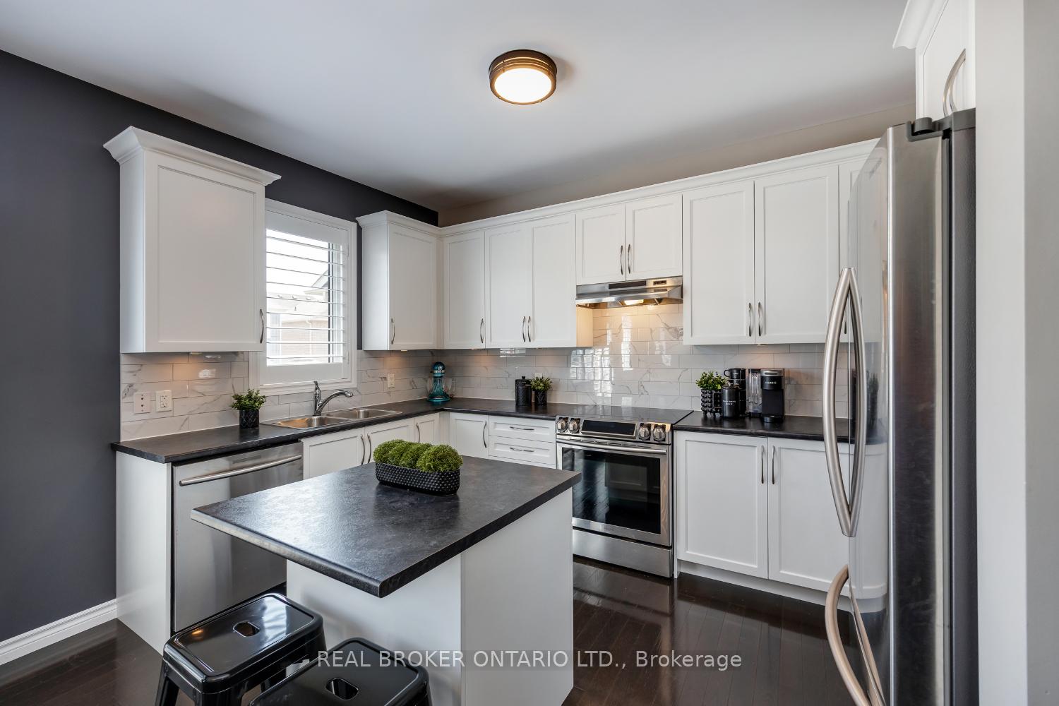 Photo 17 of 94 Sumersford Drive, Clarington, Bowmanville — HOMEH