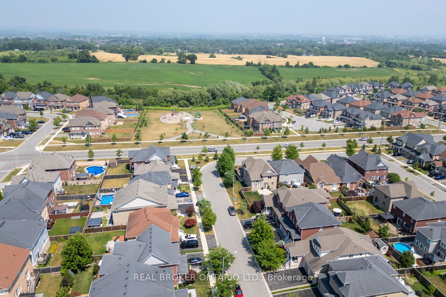 Photo 33 of 94 Sumersford Drive, Clarington, Bowmanville — HOMEH