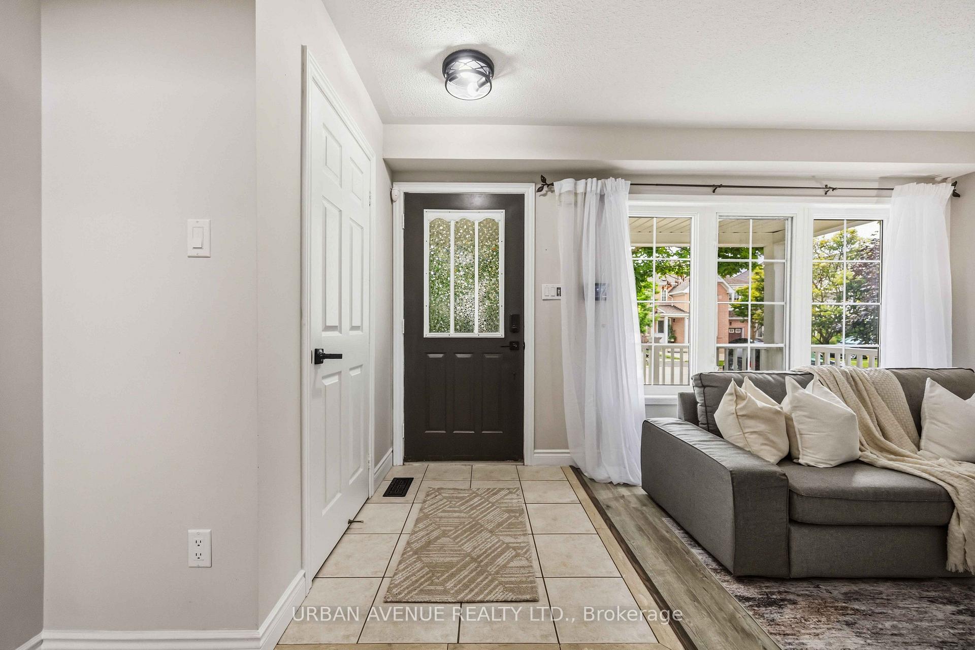 Photo 3 of 1380 Linstead Street, Oshawa, Taunton — HOMEH