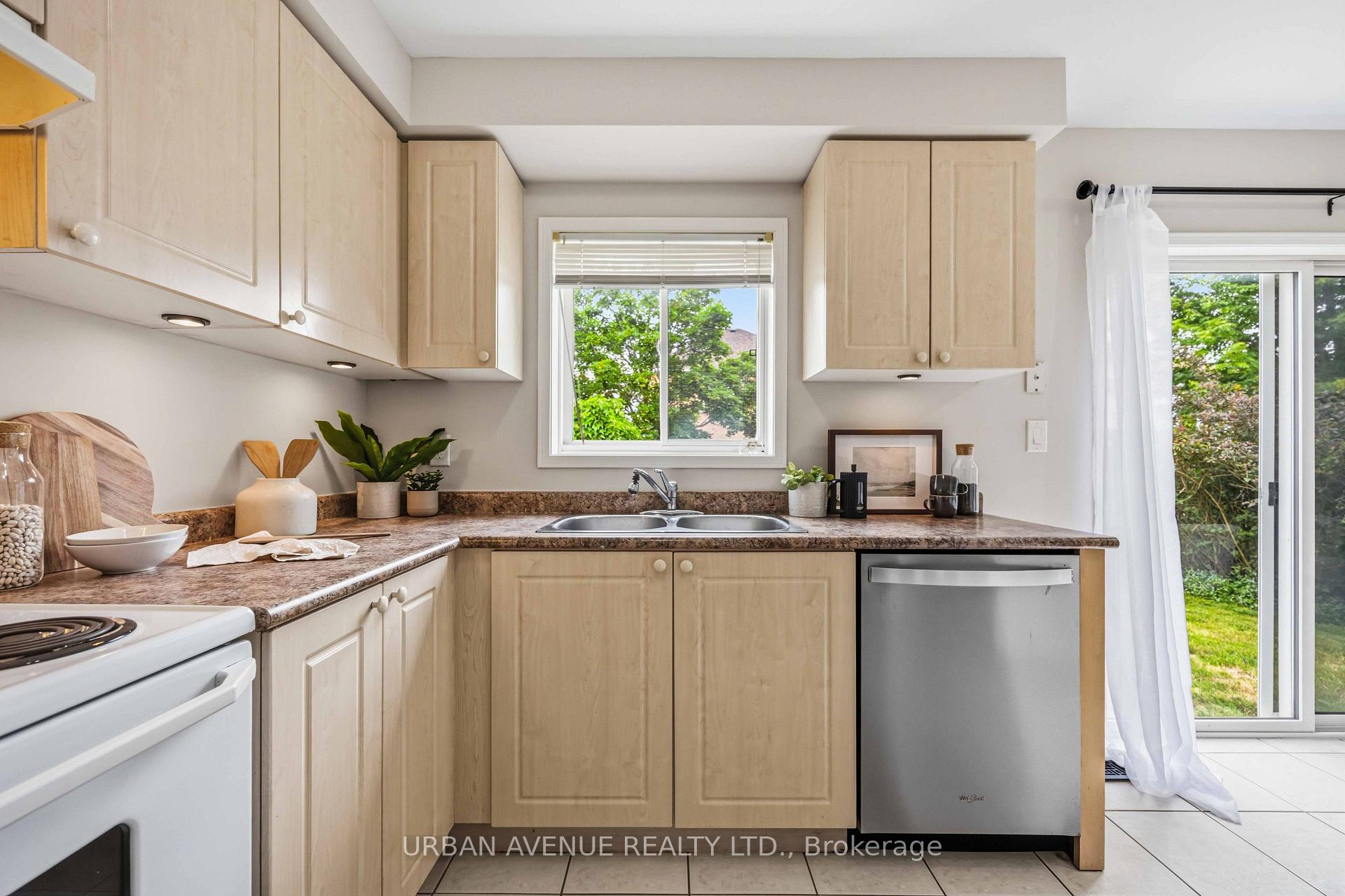 Photo 19 of 1380 Linstead Street, Oshawa, Taunton — HOMEH