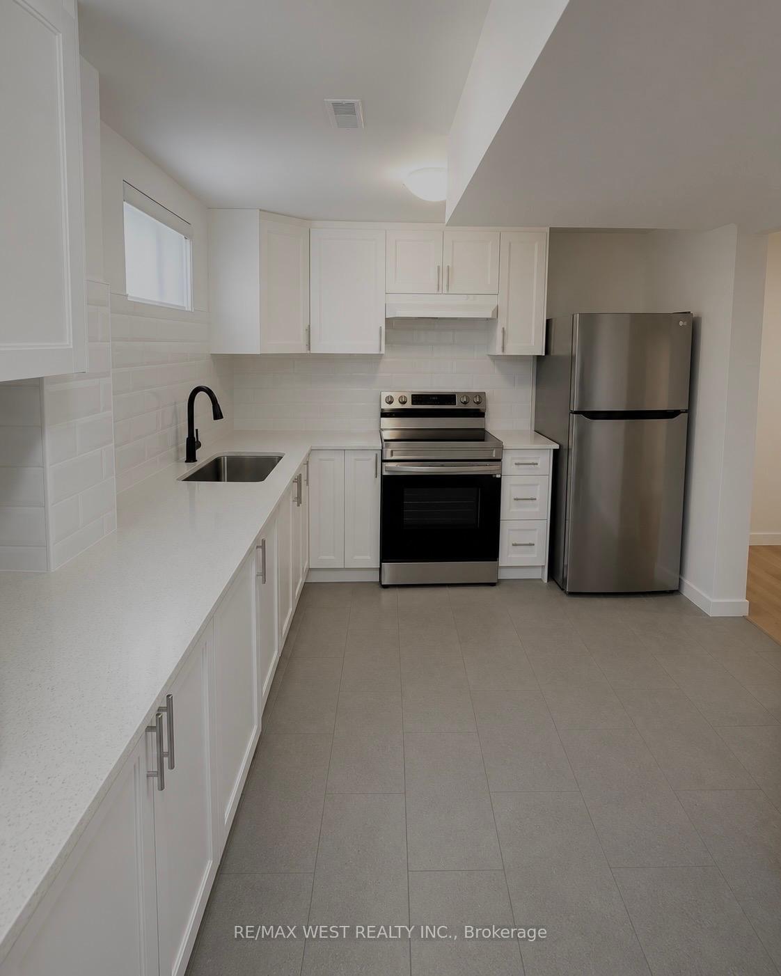 Photo 4 of Unit Lower, 41 Westroyal Road, Etobicoke, Kingsview Village-The Westway — HOMEH