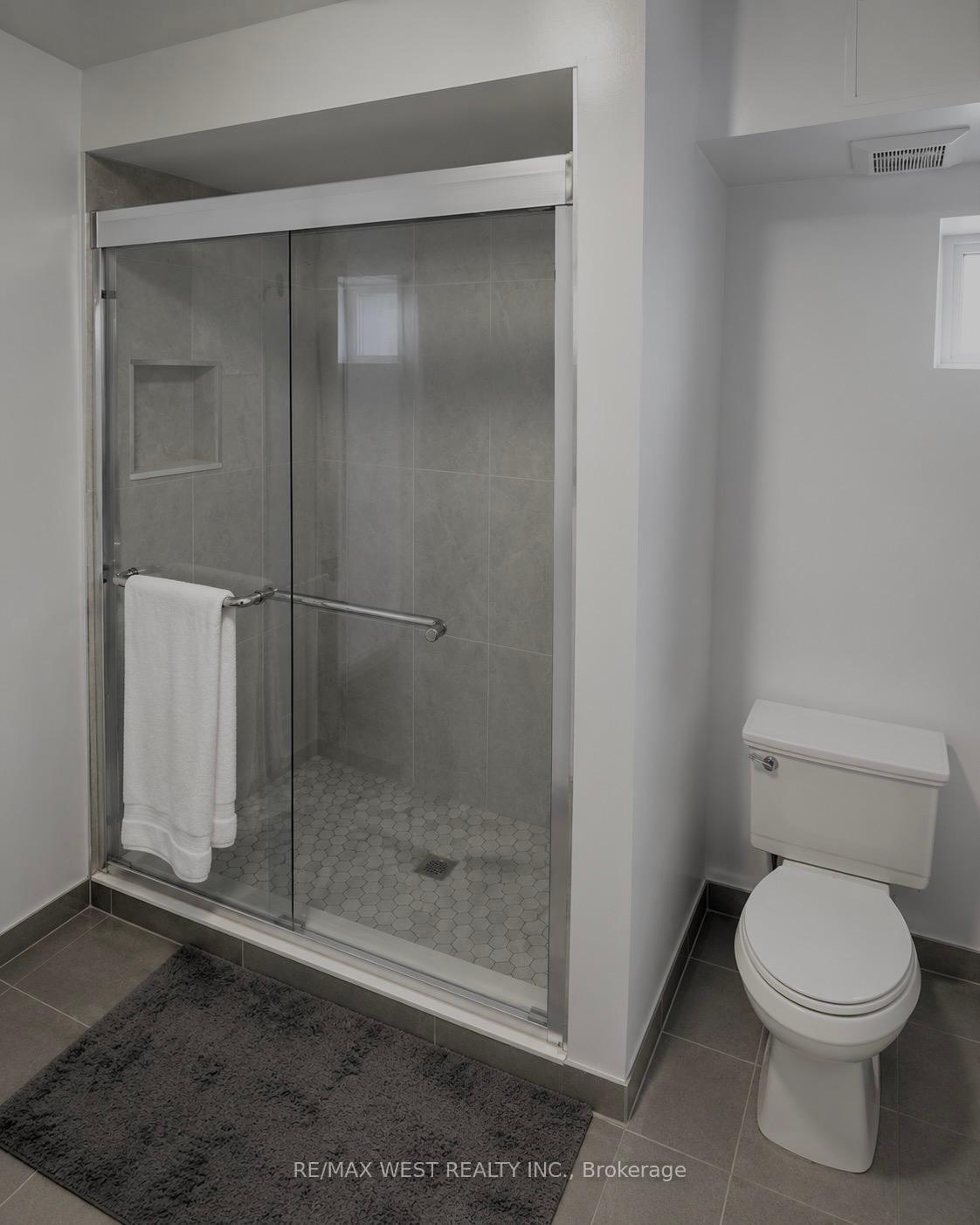 Photo 9 of Unit Lower, 41 Westroyal Road, Etobicoke, Kingsview Village-The Westway — HOMEH