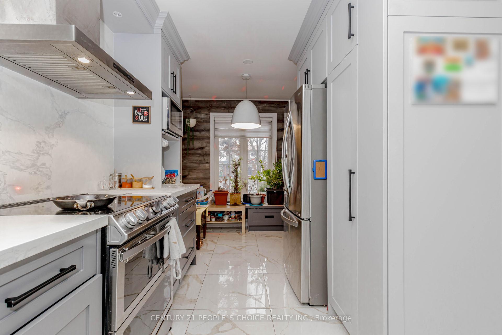 Photo 6 of 32 Elderwood Place, Brampton, Brampton North — HOMEH