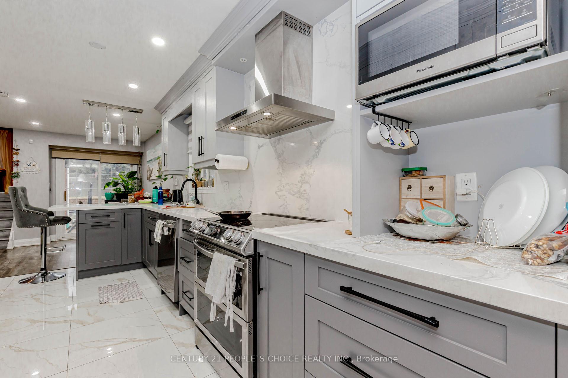 Photo 8 of 32 Elderwood Place, Brampton, Brampton North — HOMEH