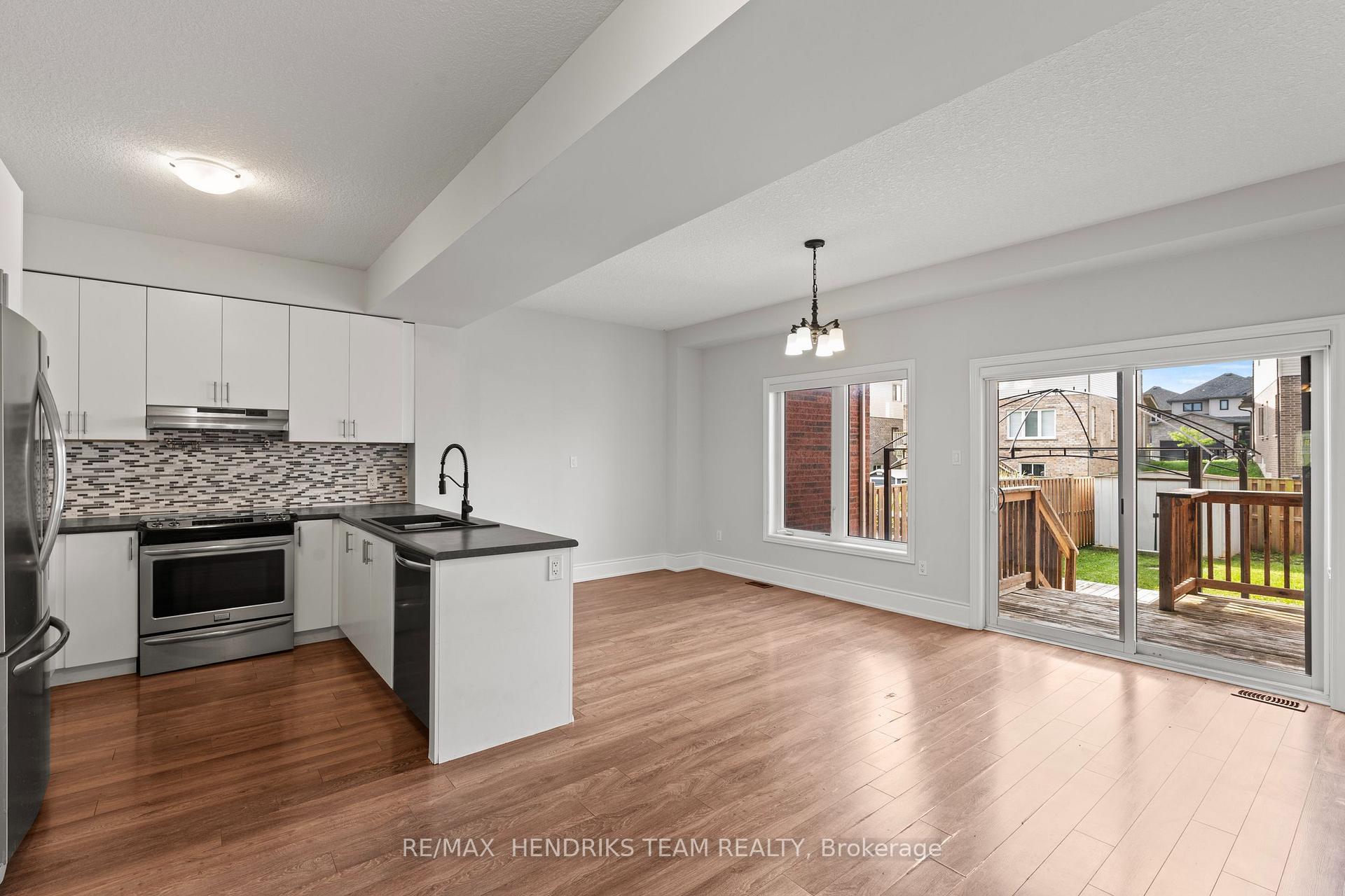 Photo 10 of 35 Sunset Way, Thorold, Rolling Meadows — HOMEH