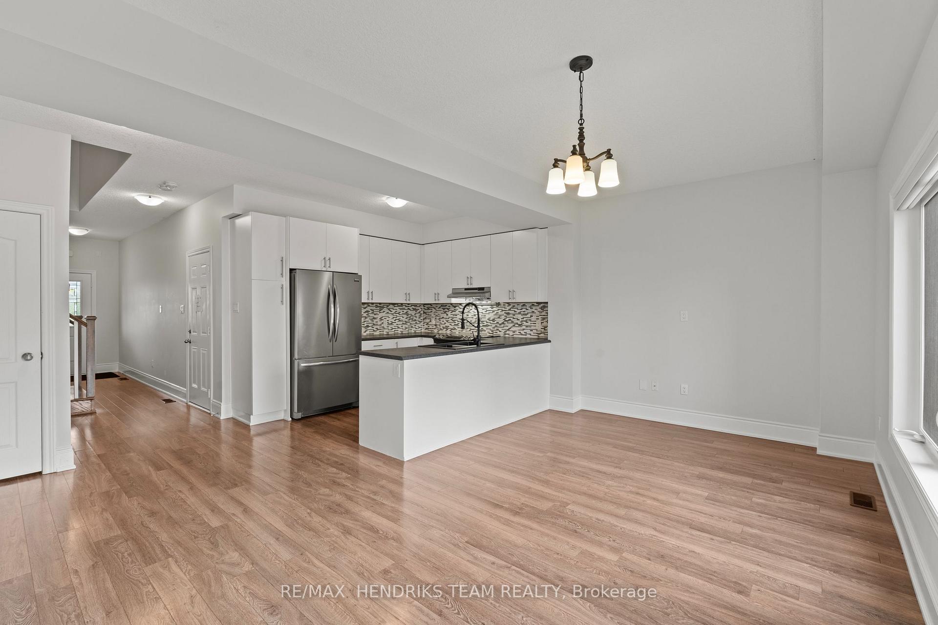 Photo 11 of 35 Sunset Way, Thorold, Rolling Meadows — HOMEH