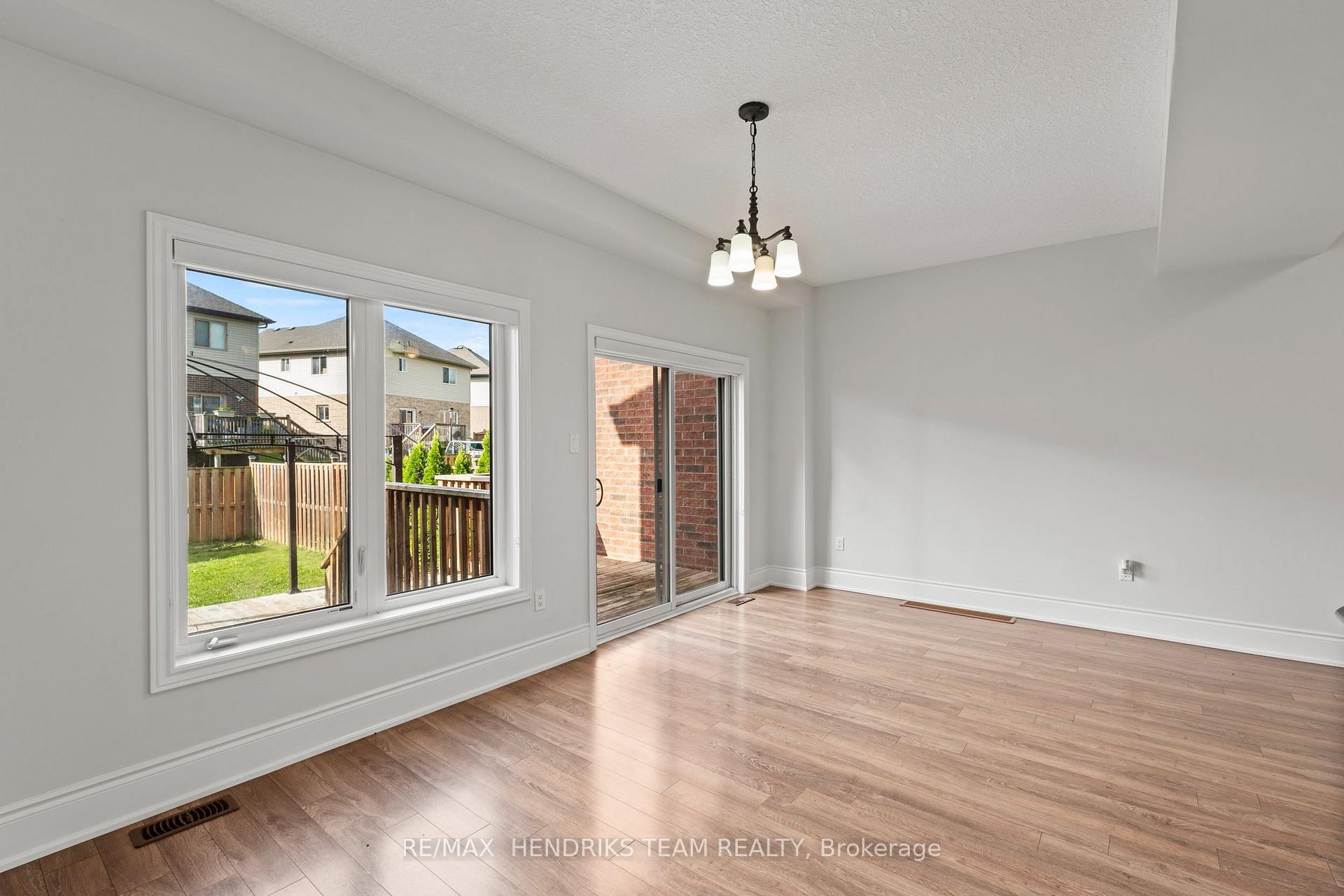 Photo 14 of 35 Sunset Way, Thorold, Rolling Meadows — HOMEH