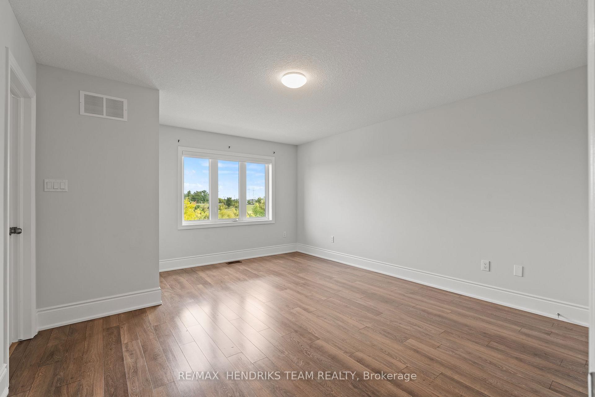 Photo 16 of 35 Sunset Way, Thorold, Rolling Meadows — HOMEH
