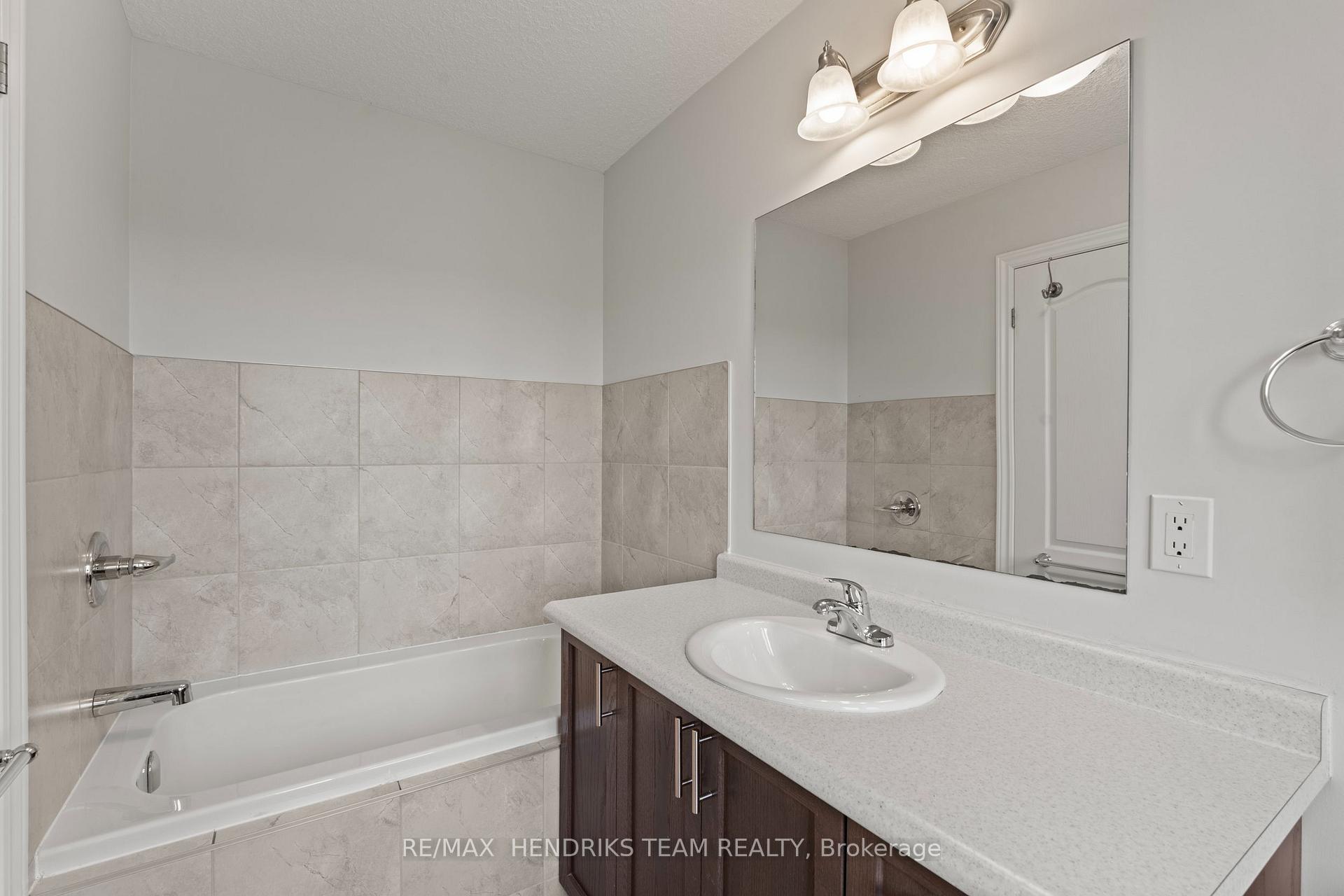 Photo 19 of 35 Sunset Way, Thorold, Rolling Meadows — HOMEH
