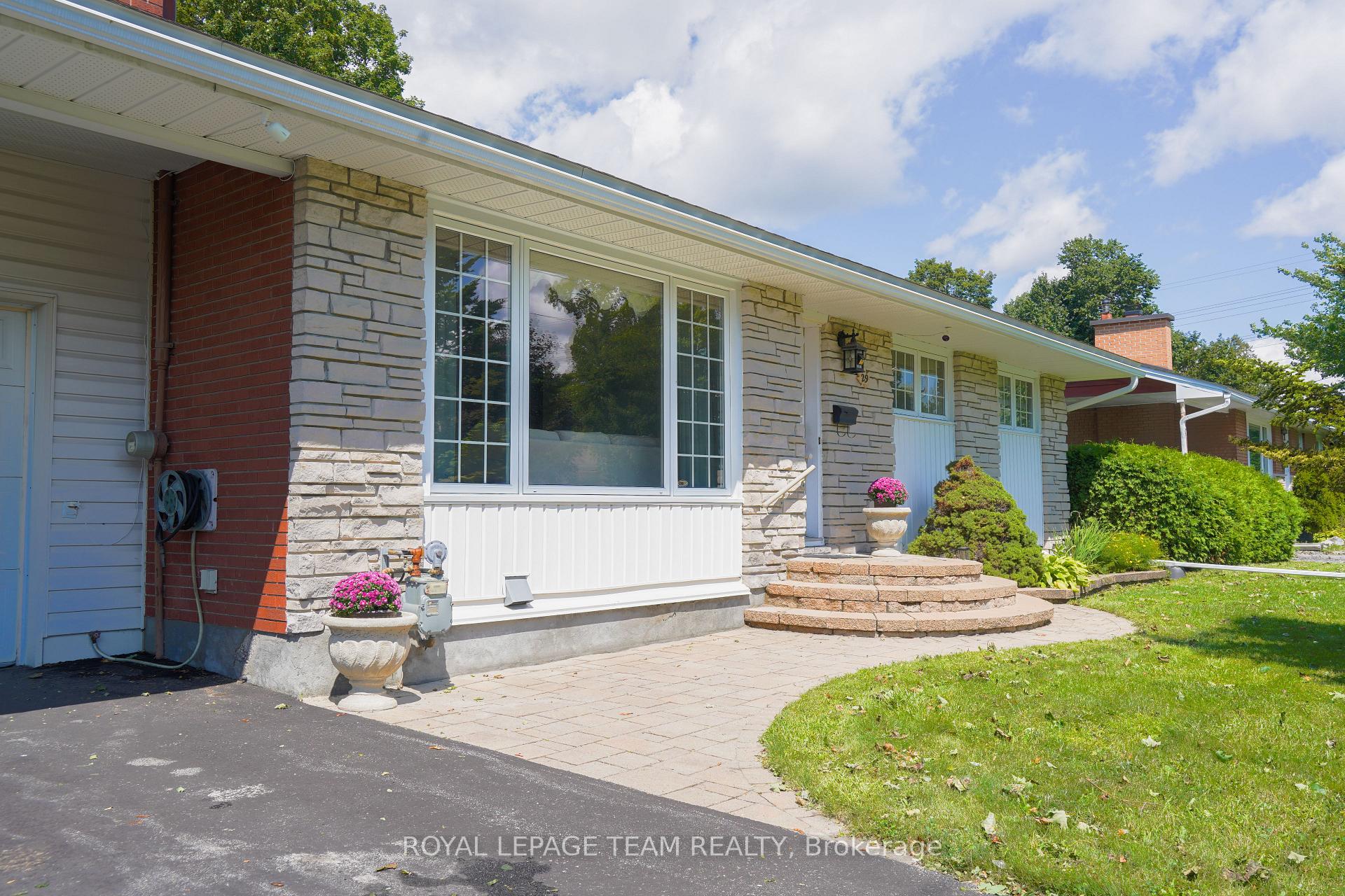 Photo 2 of 29 Epworth Avenue, Ottawa, Meadowlands/St. Claire Gardens — HOMEH