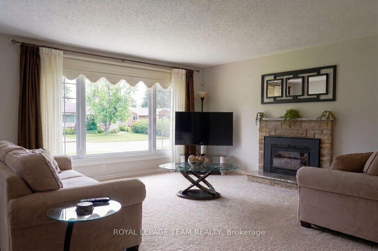Photo 3 of 29 Epworth Avenue, Ottawa, Meadowlands/St. Claire Gardens — HOMEH