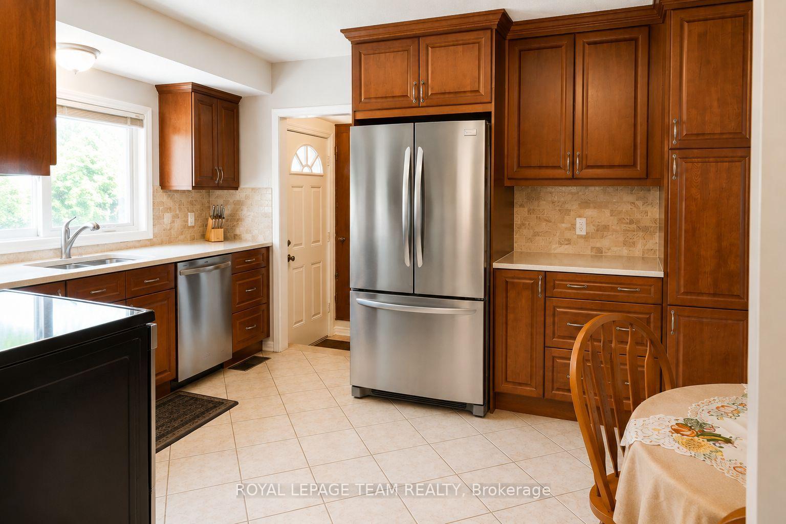 Photo 6 of 29 Epworth Avenue, Ottawa, Meadowlands/St. Claire Gardens — HOMEH
