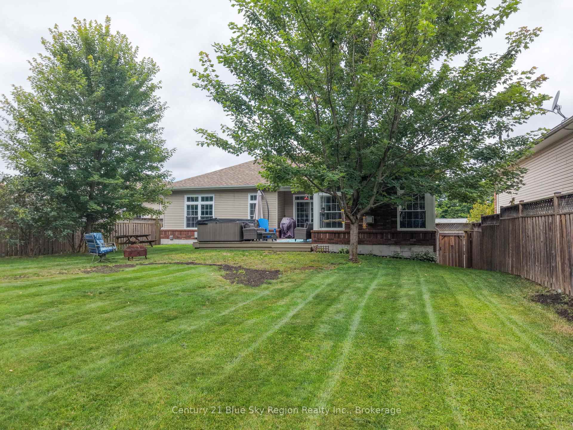 Photo 40 of 48 Tupper Drive, North Bay, Airport — HOMEH