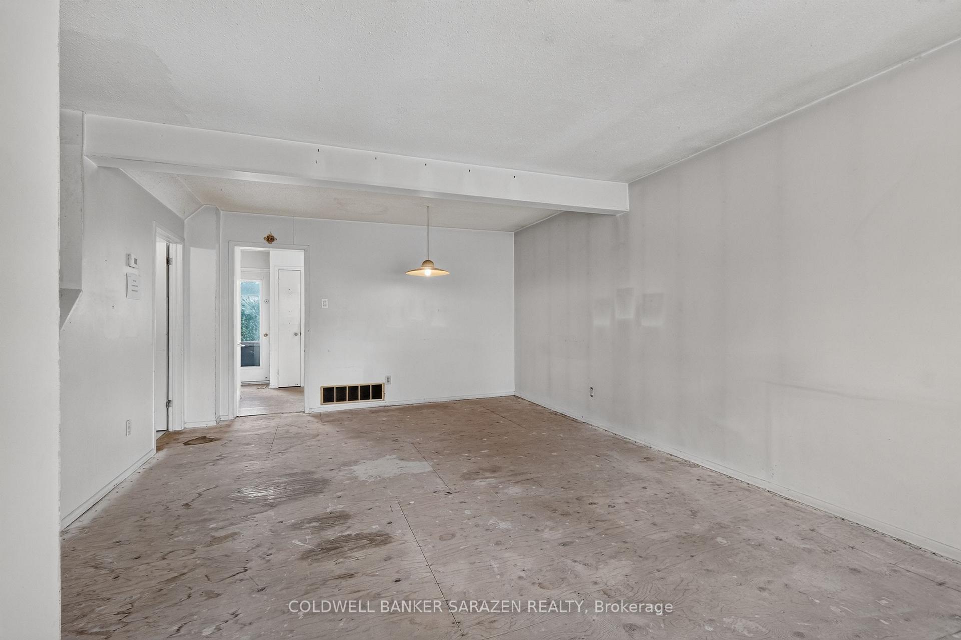 Photo 11 of 2027 Kelden Crescent, Ottawa, Blackburn Hamlet (South) — HOMEH