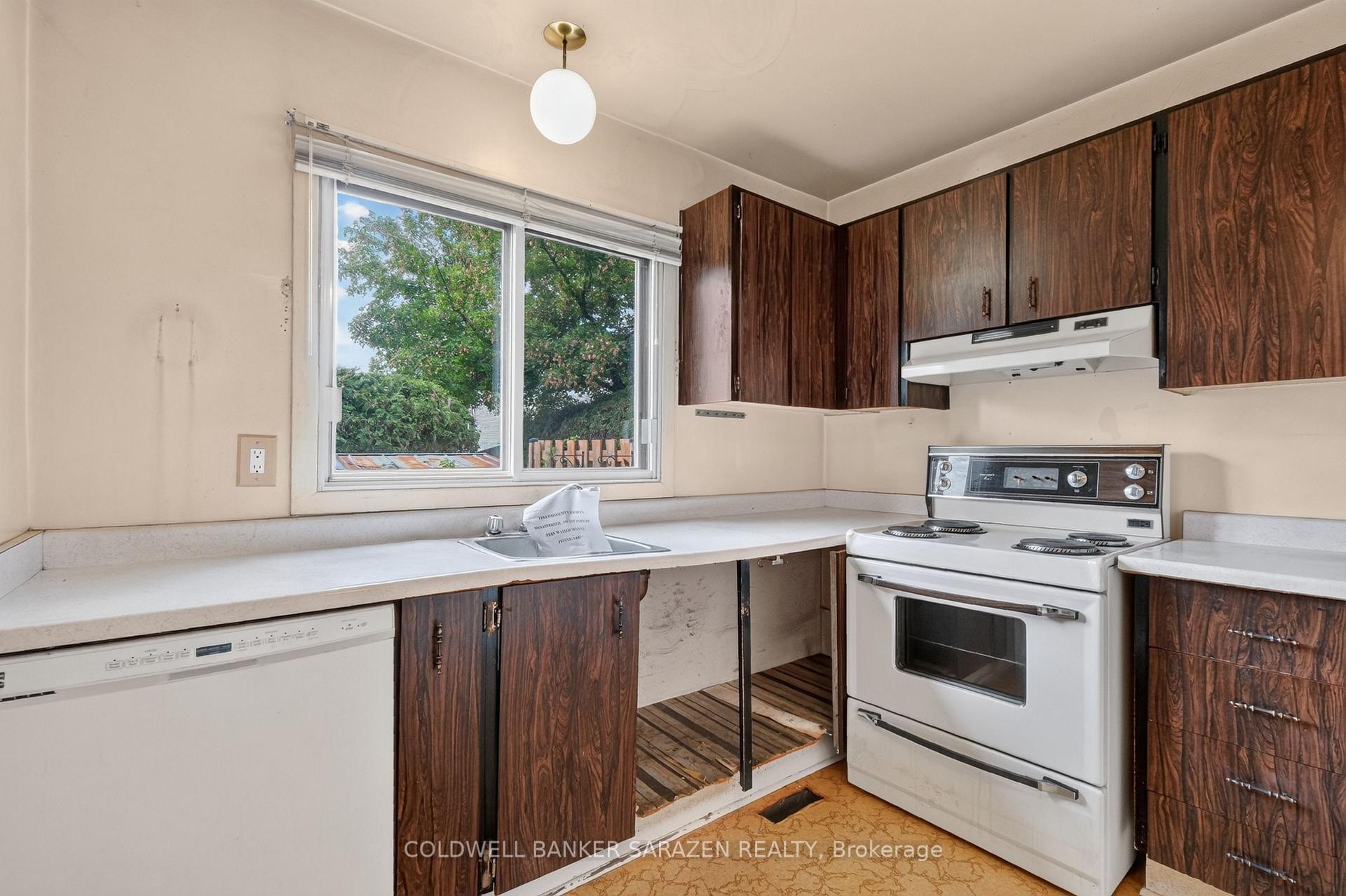 Photo 15 of 2027 Kelden Crescent, Ottawa, Blackburn Hamlet (South) — HOMEH