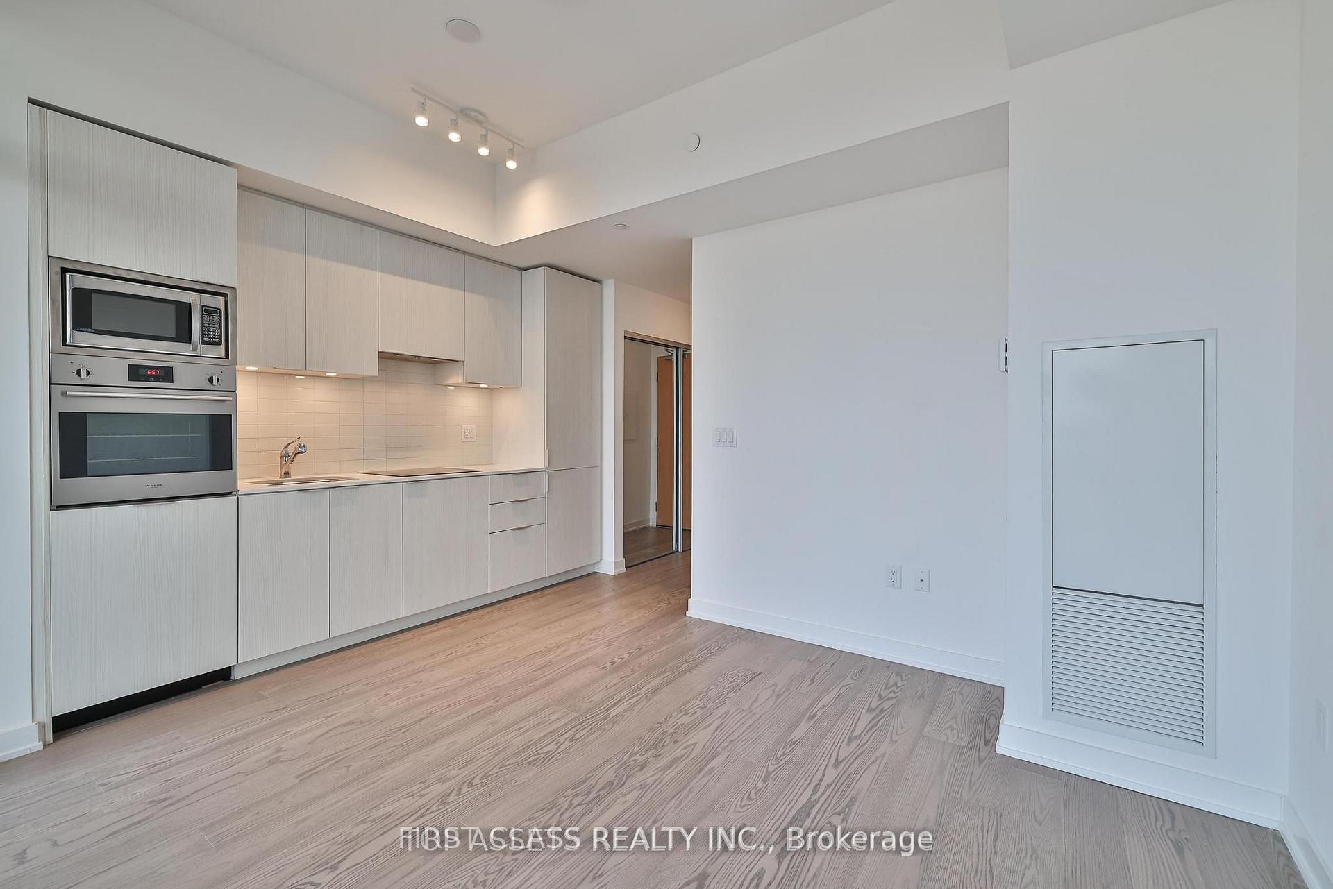 Front of Unit 6012, 11 Wellesley Street W