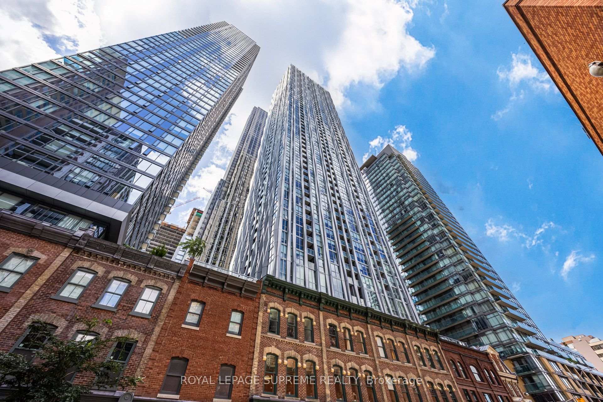 Front of Unit 3102, 1 Yorkville Avenue