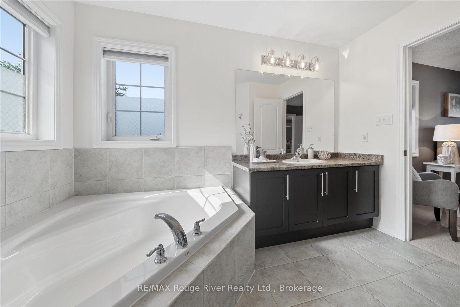 Photo 29 of 14 Chiswick Avenue, Whitby, Brooklin — HOMEH